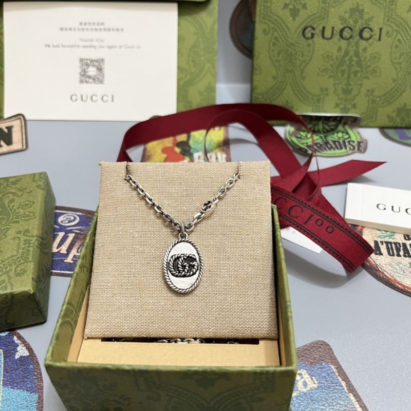 G*u*i necklaces